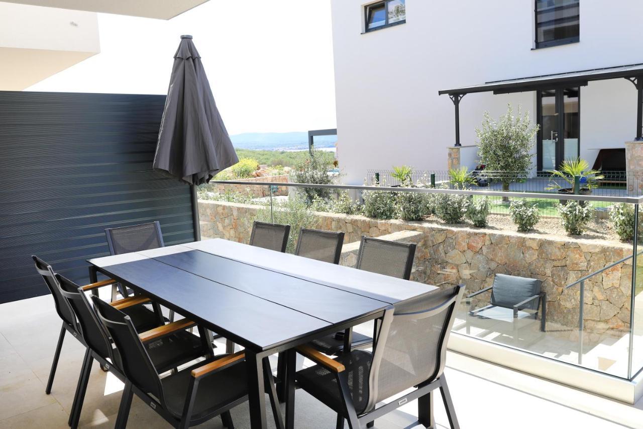 Brand New Apartment With Private Pool Njivice Bagian luar foto