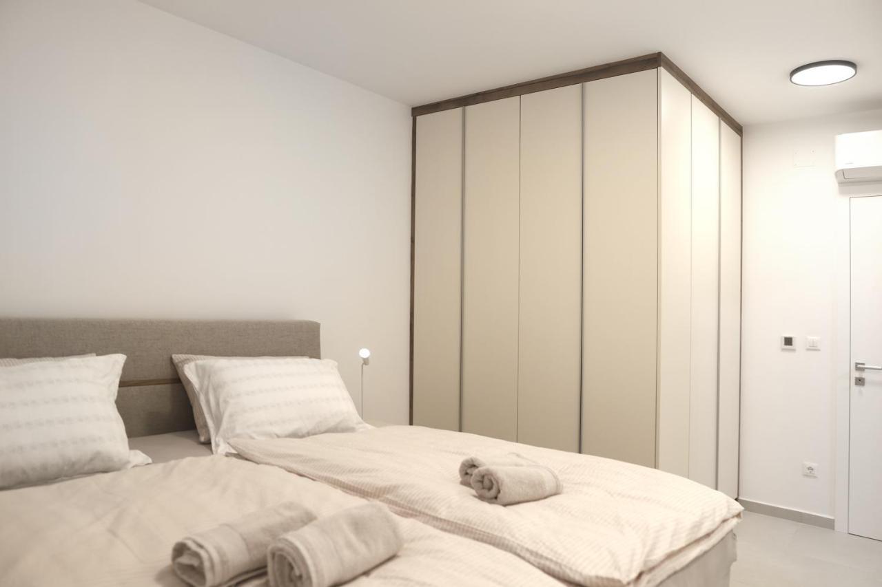 Brand New Apartment With Private Pool Njivice Bagian luar foto