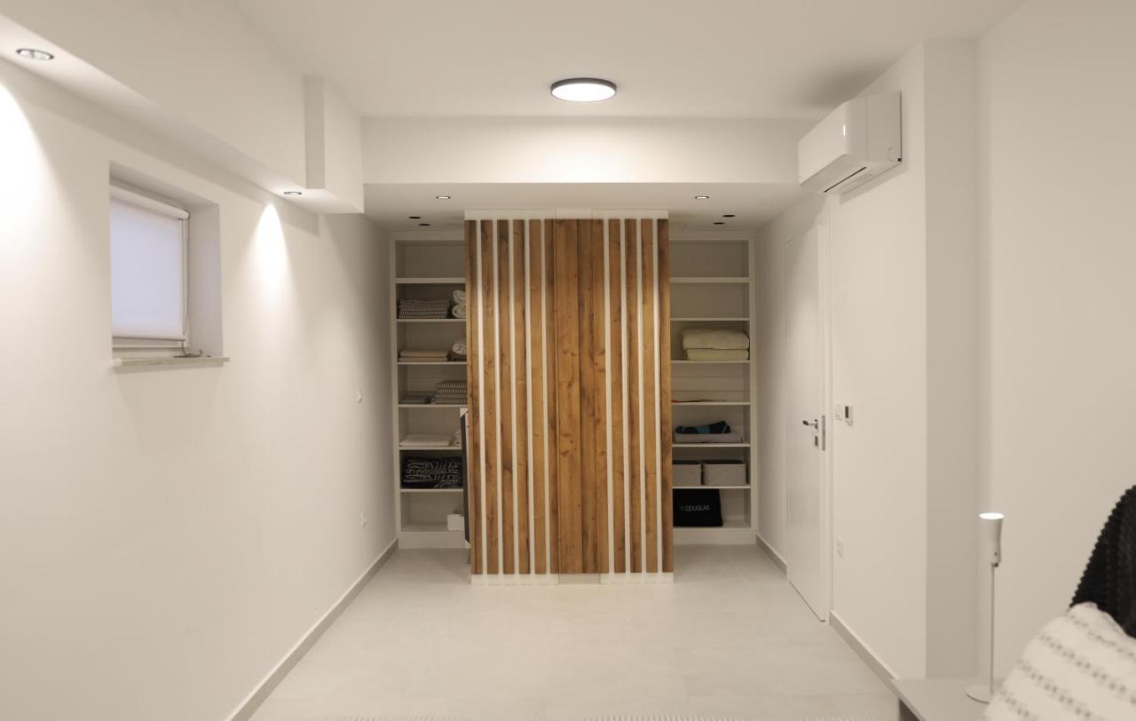Brand New Apartment With Private Pool Njivice Bagian luar foto